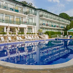 Kini Park & Free Parking Hotel